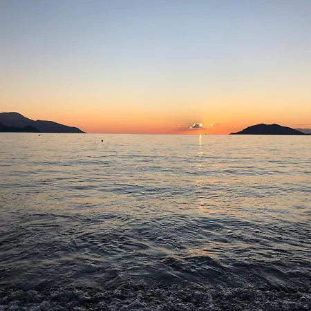 Sunset Club Lighthouse 29 *